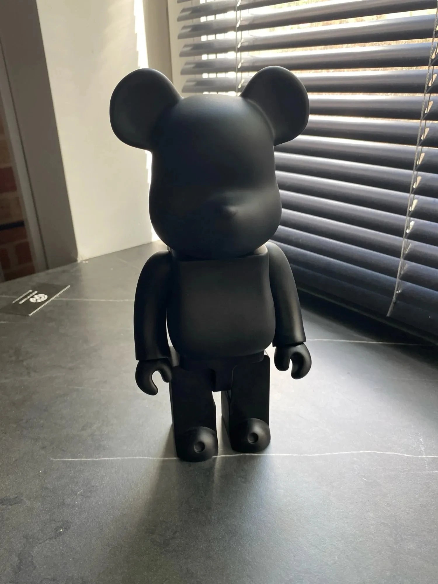 28cm Bear Statue – Color Block Decorative Sculpture for Living Room, Desk, or Floor Decor – Modern Bear Ornament & Birthday Gift