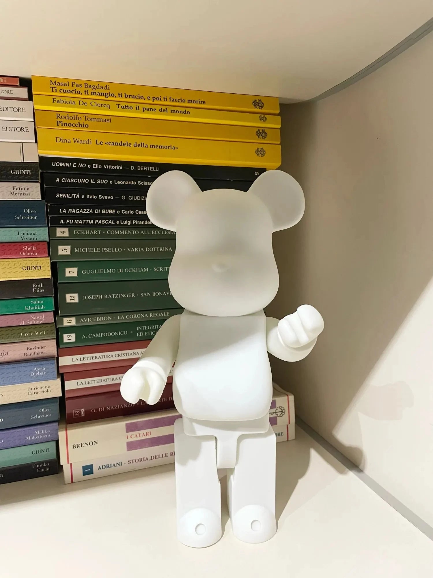 28cm Bear Statue – Color Block Decorative Sculpture for Living Room, Desk, or Floor Decor – Modern Bear Ornament & Birthday Gift